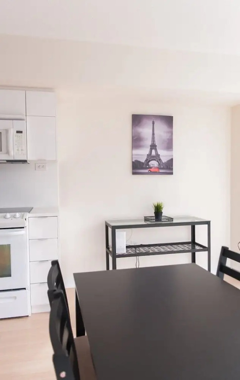 N2N Suites - Downtown Lake & City View offered by Short Term Stays