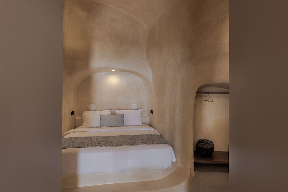 Caldera's Dream Cave House with hot tub