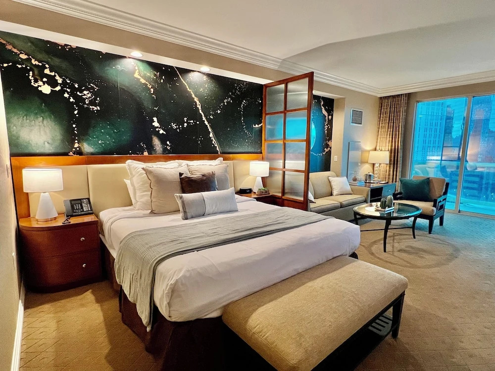 Premium Suite w/balcony at The Signature
