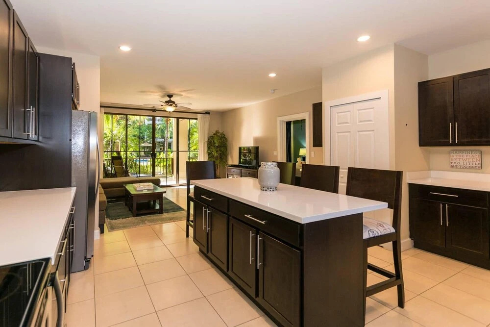 Stylish 1-bedroom That Opens on Pool -pacifico L303