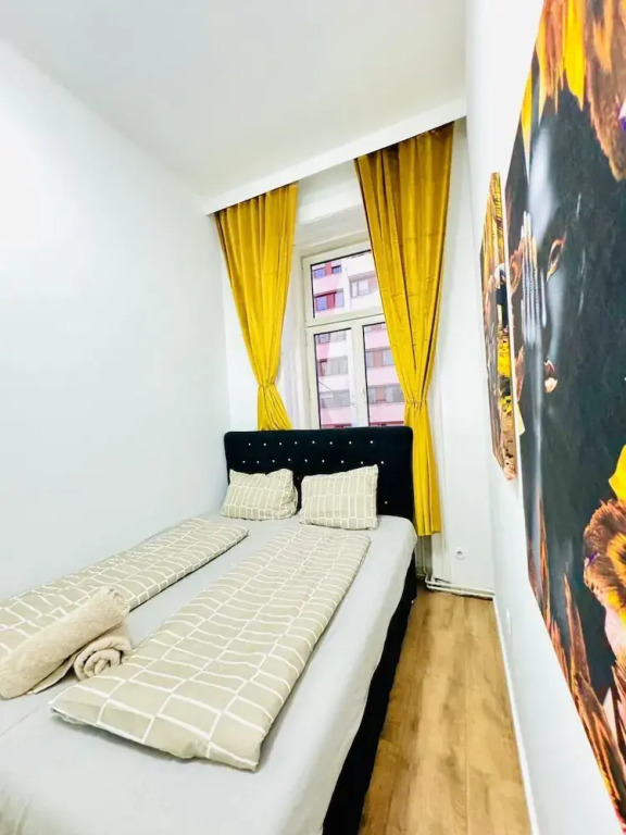 Stylish 9BR Apartment for 18 Guests