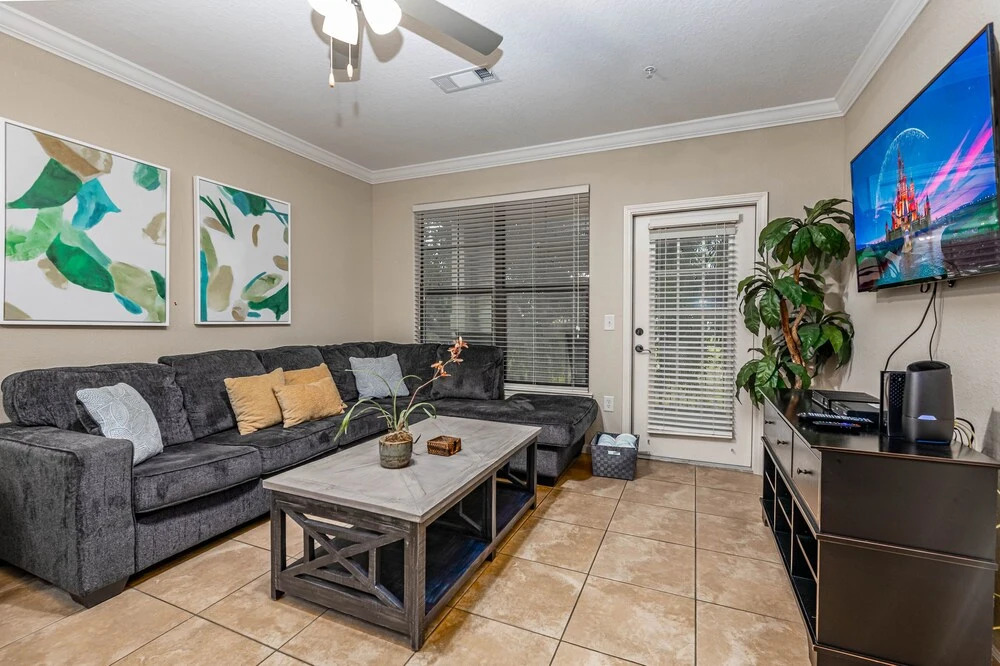 909bp 3 Bedroom Condo by Redawning