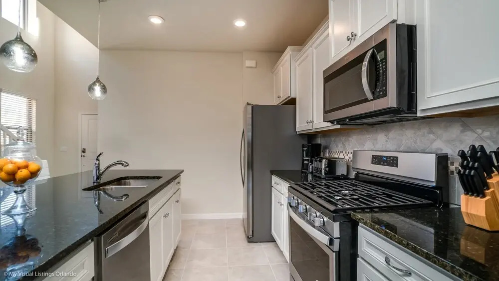 Cool and Modern 6 Bed 4 Ba Villa Game Room Pool 5445