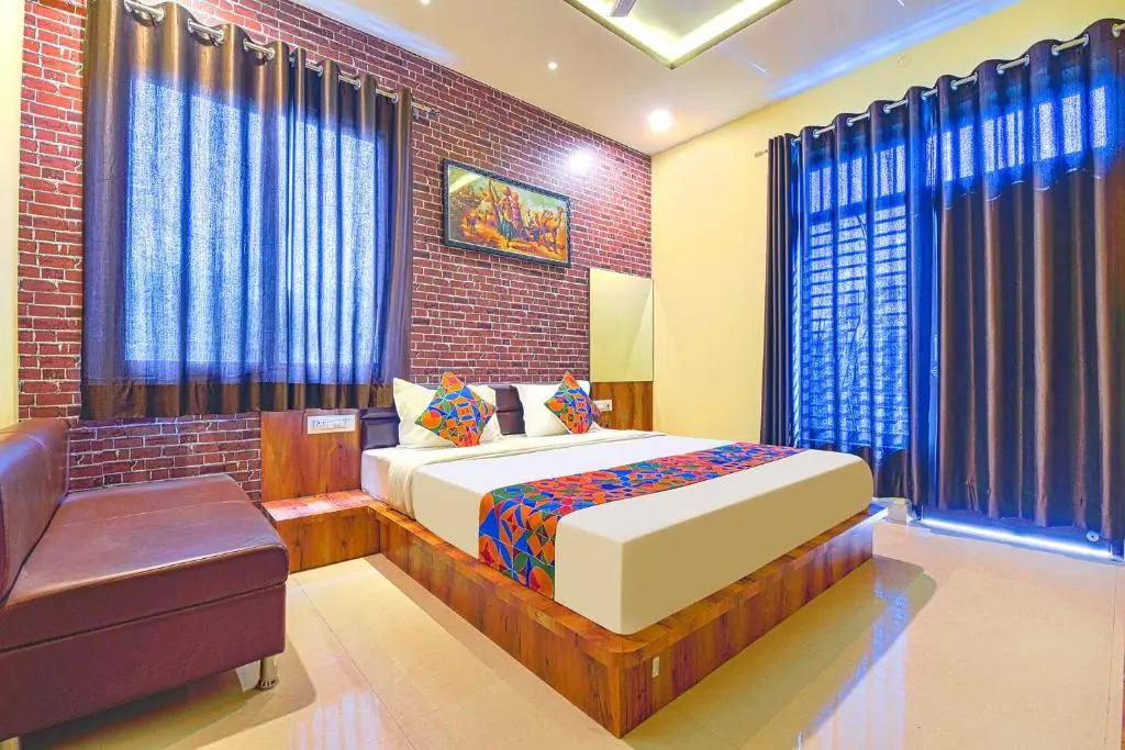 OYO Townhouse 802 Hotel Lotus