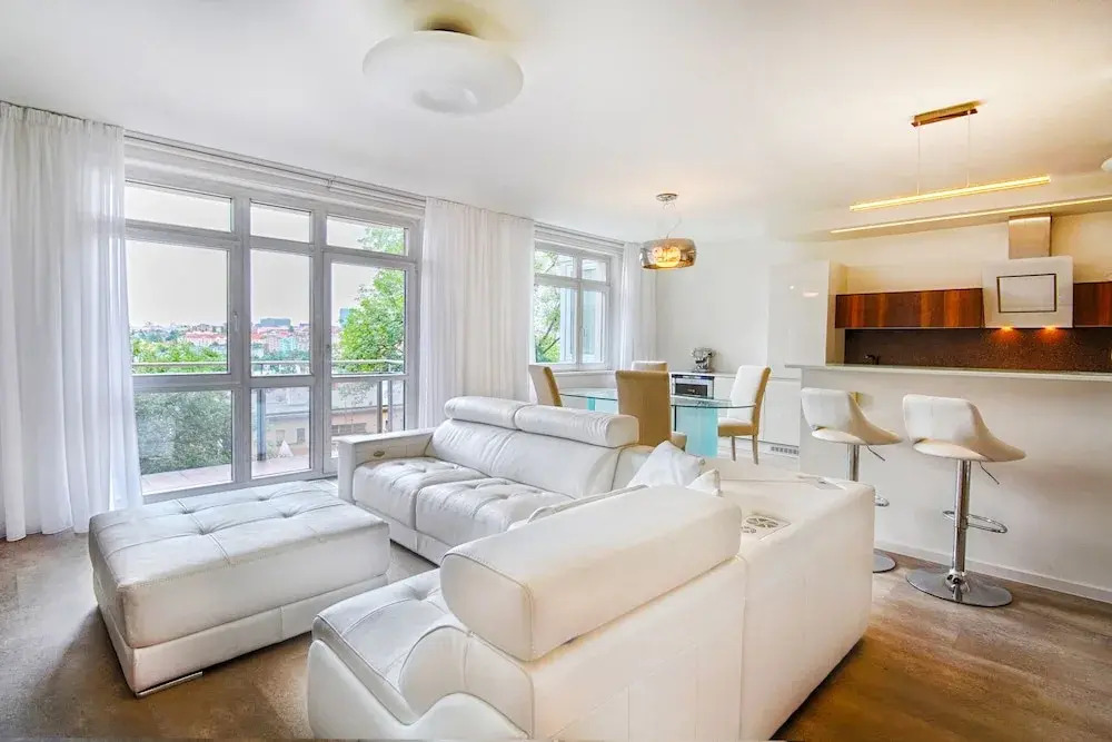 Luxurious apart.with swimming pool