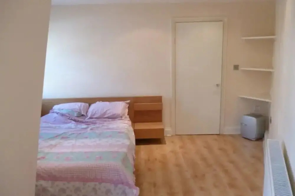 Modern 1 Bedroom Flat With Great Transport Links