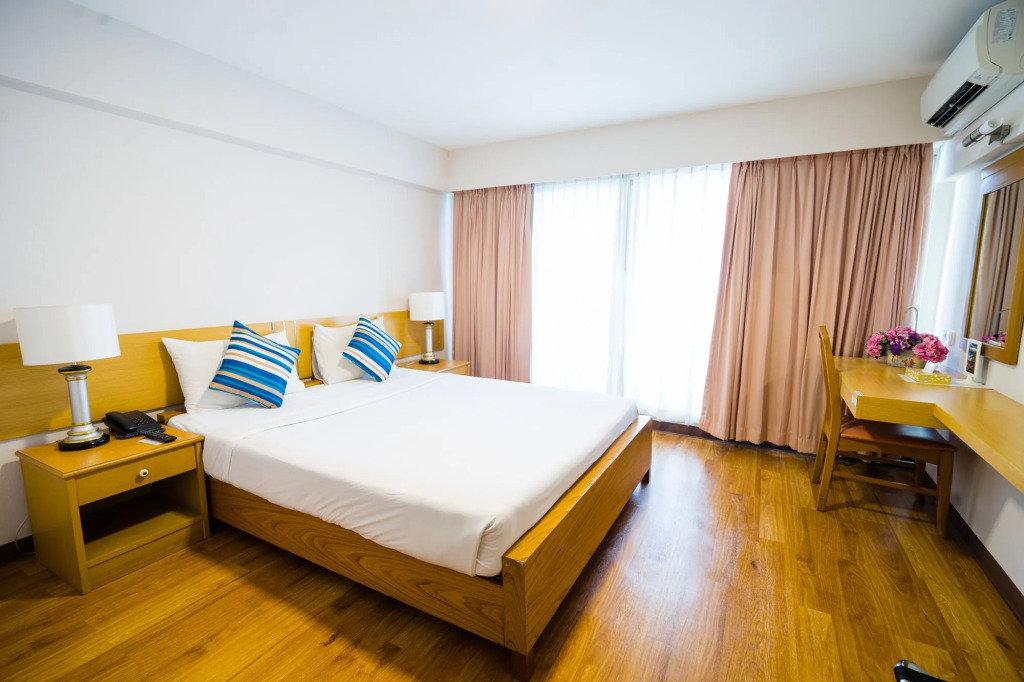Samran Place Hotel