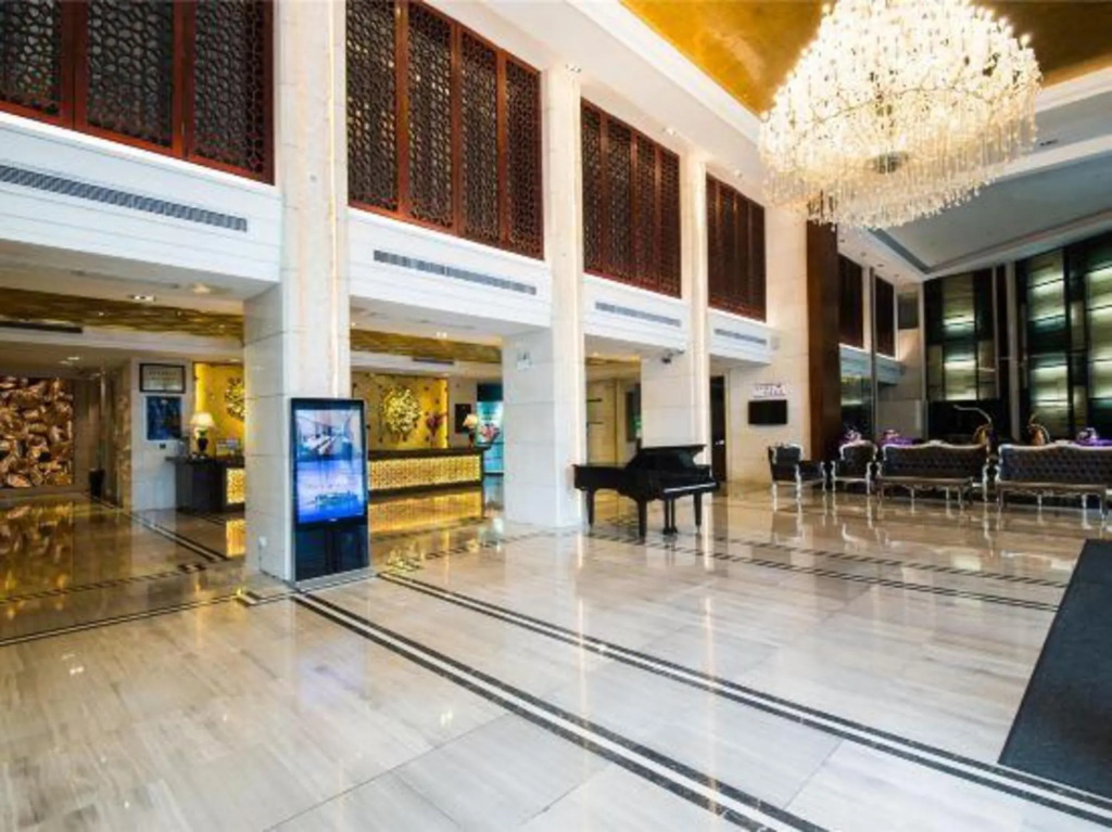 Hejiang Peninsula Hotel
