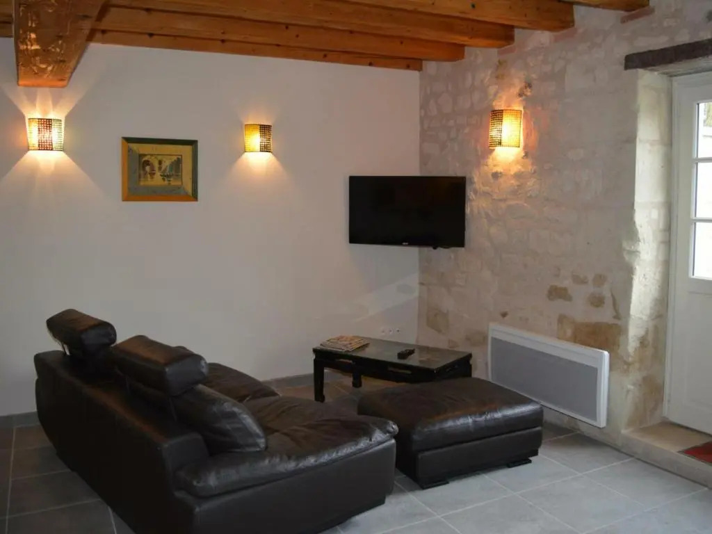 Gîte confortable à Huismes, proche de Chinon avec cour fermée - FR-1-381-370