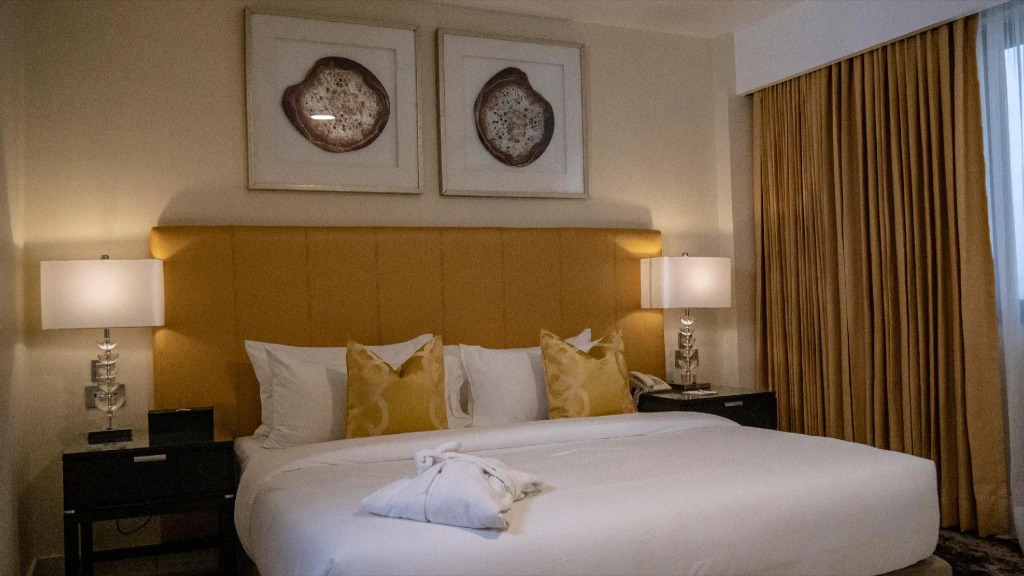 Oak Plaza Hotels East Airport