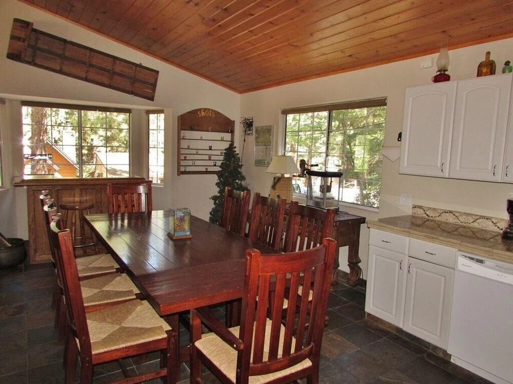 100 Cedar Hideaway Home