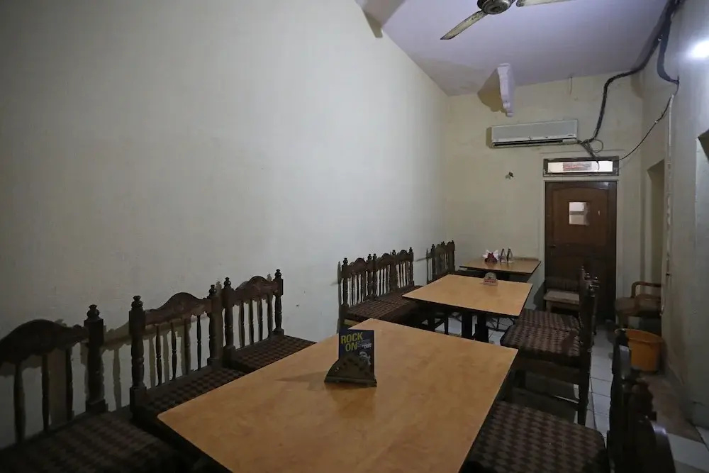 OYO Flagship 10282 Hotel Rishi