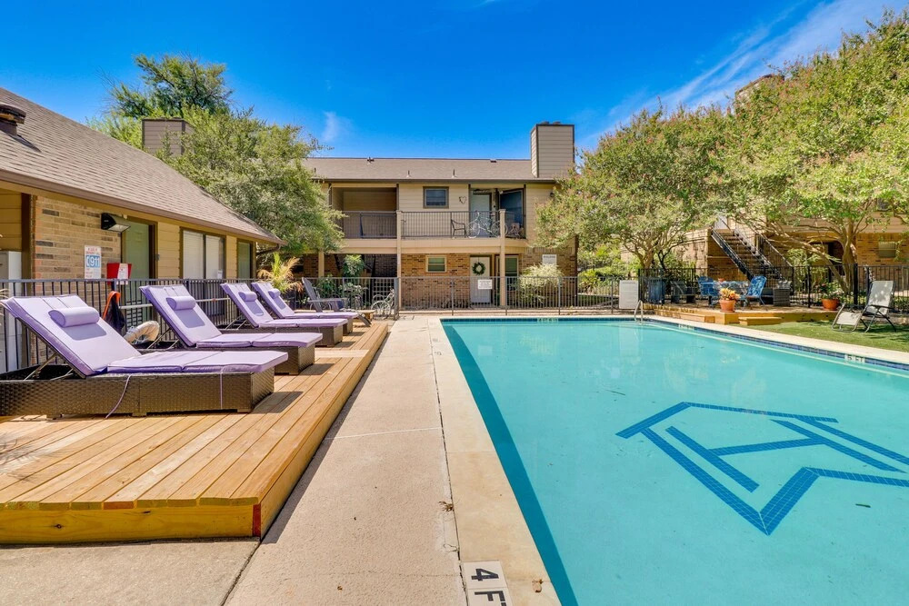 Austin Condo w/ Pool Access: 5 Mi to Downtown!