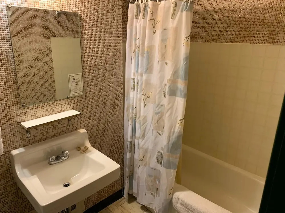 Vivian Motor Hotel