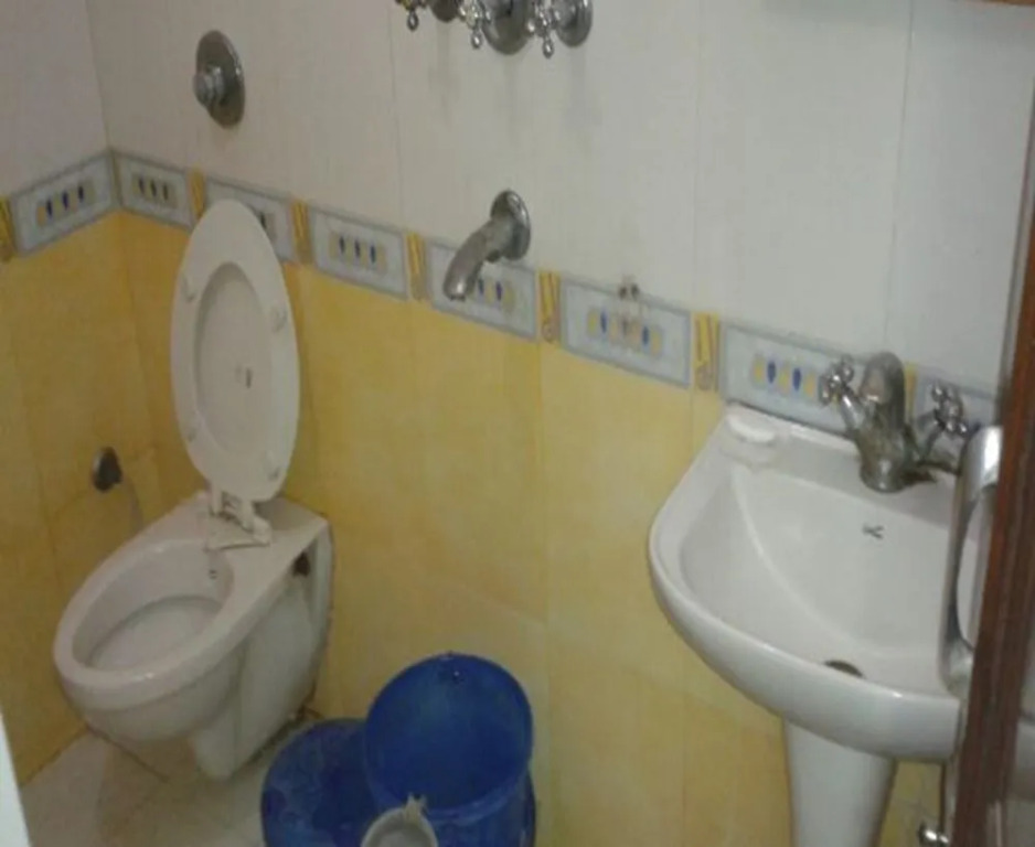 Capital O 2242 Hotel Yuvraj Deluxe
