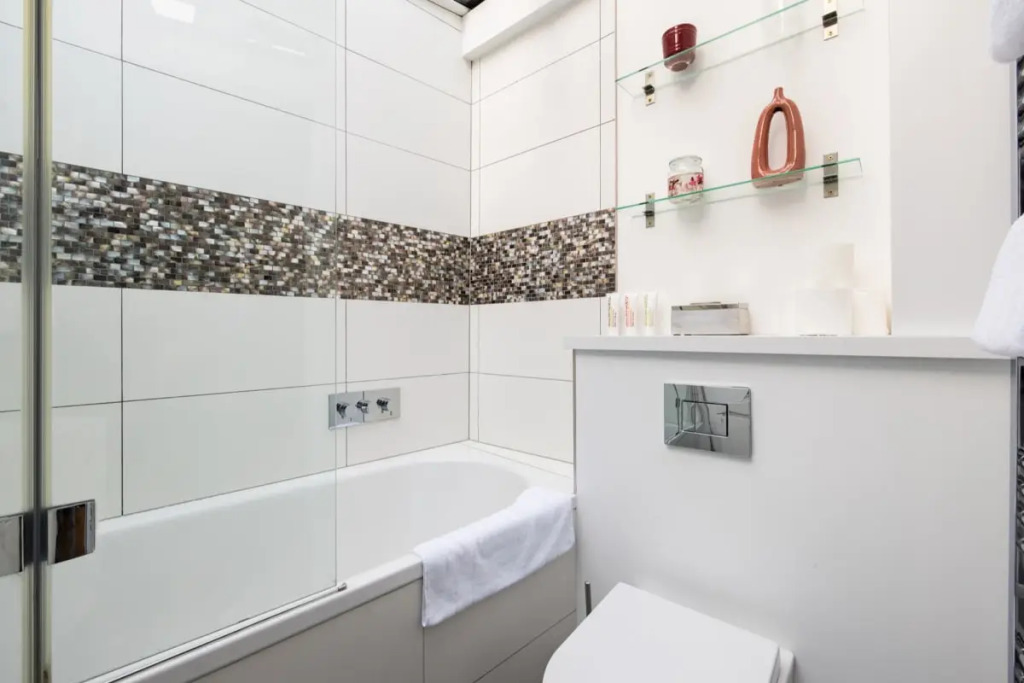 The Stepney Star - Bright & Modern 2BDR with Terrace