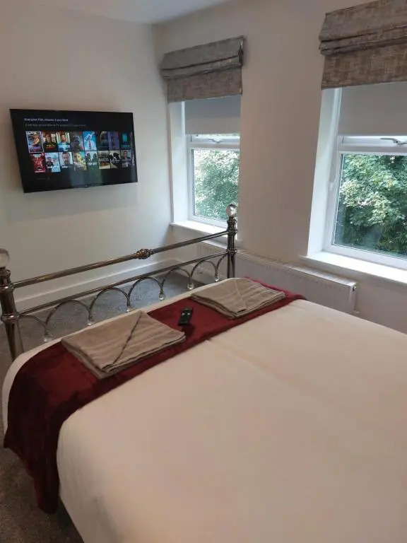 Superb 1 Bedroom Stylish app 1st Fl sleeps 2 + 2