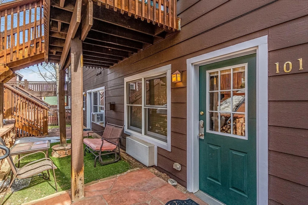 Hallett Peak 101 2 Bedroom Condo by RedAwning