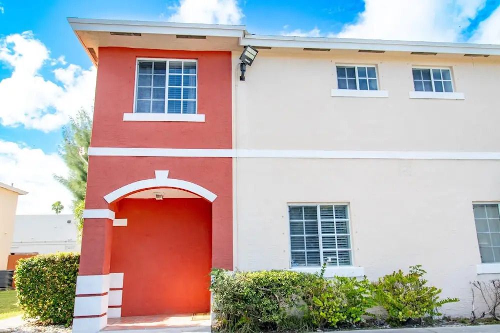Good Vibes Oasis- Cozy Townhome With Parking