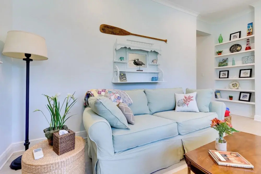 Harbor Oaks Haven: Walk to Front Beach & Downtown!