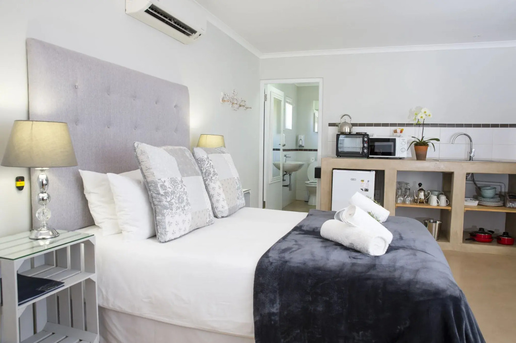401 Rozendal Cottages