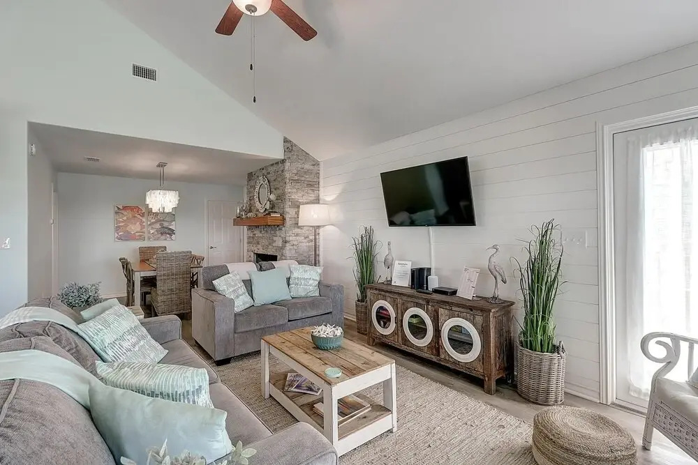 Pelican Paradise 3 Bedroom Home by Redawning
