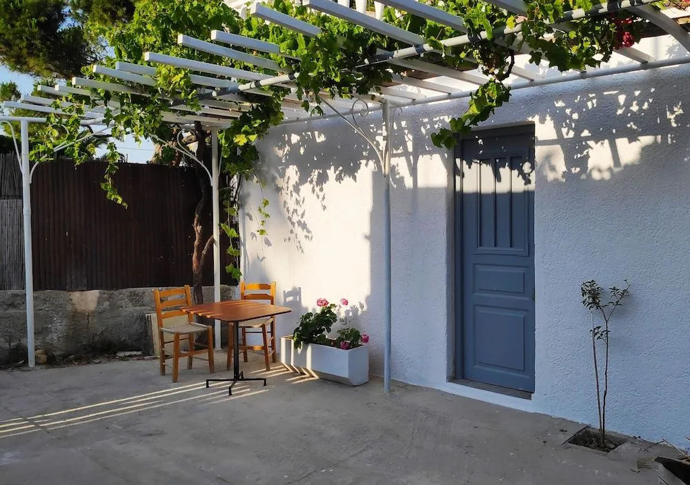 Grey Rooms Naxos