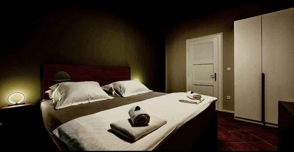 Green, Deluxe Two Bedroom Suite