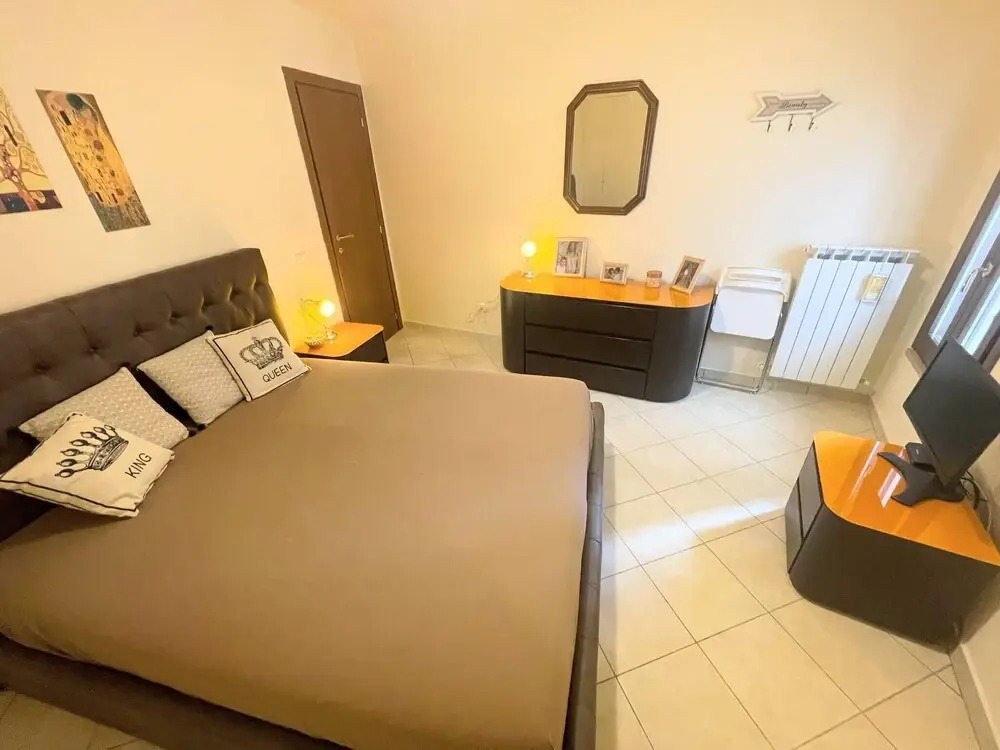 "centrally Located Spoleto A1 - Sleeps 6 - Terrace - Bbq - Car not Needed. Wifi"