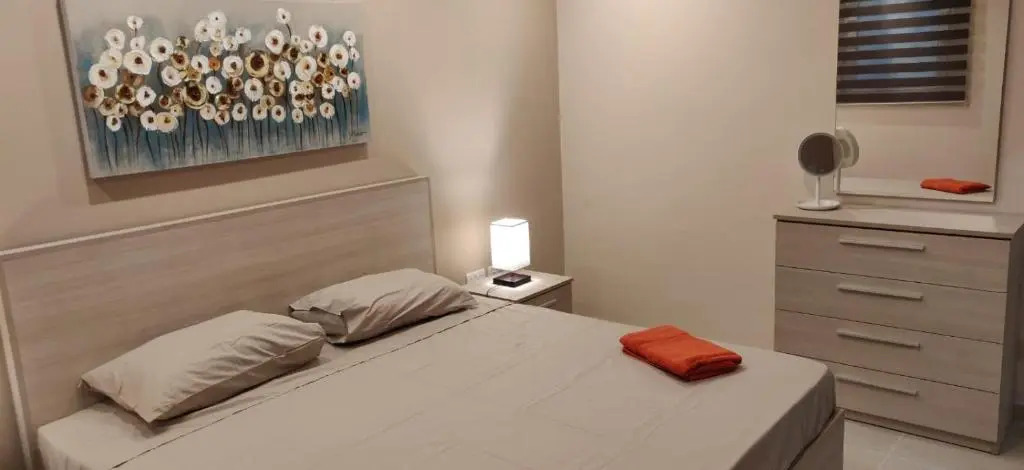 Wileg 4B Luxury Two Bedroom Apartment with Shared Swimming Pool.