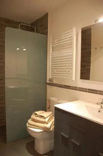 Montseny Suites & Apartments