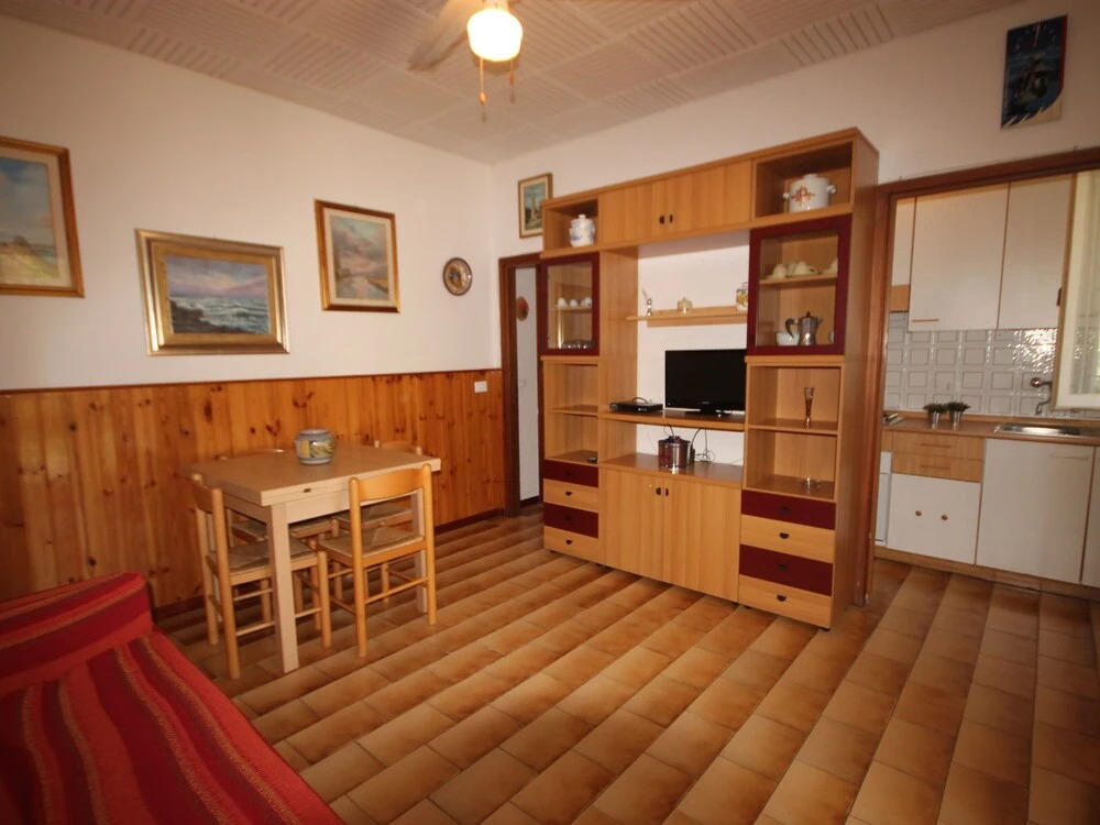 Spacious House near Beach with Private Garden & Interior Car Park