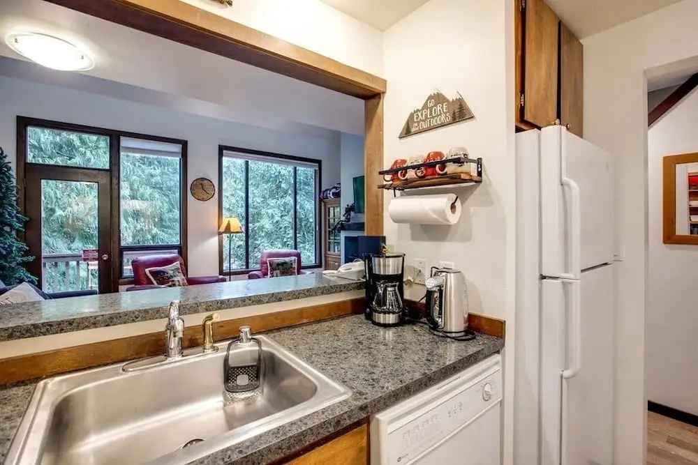 06sw - Fireplace - W/d - Kitchen - Sleeps 7 2 Bedroom Home by RedAwning