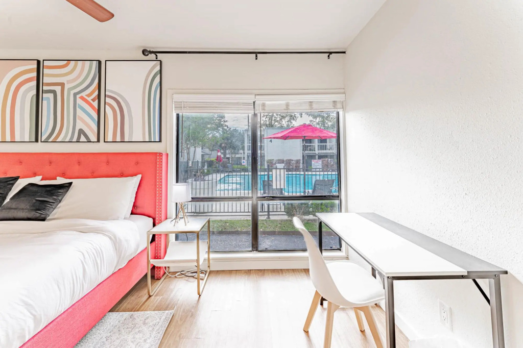 Chic 2BR Near Triangle With King Beds Fast Wifi