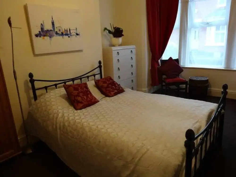 Beautiful 4 Bed House - Great Central Location - Wolverhampton