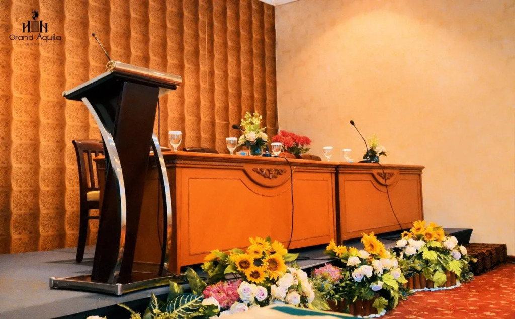 Grand Aquila Hotel