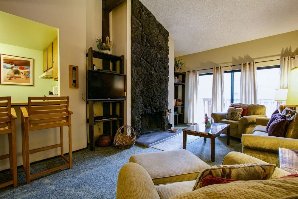 Summit 277 Pet-Friendly, Open Floor Plan, Walk to the Slopes by RedAwning