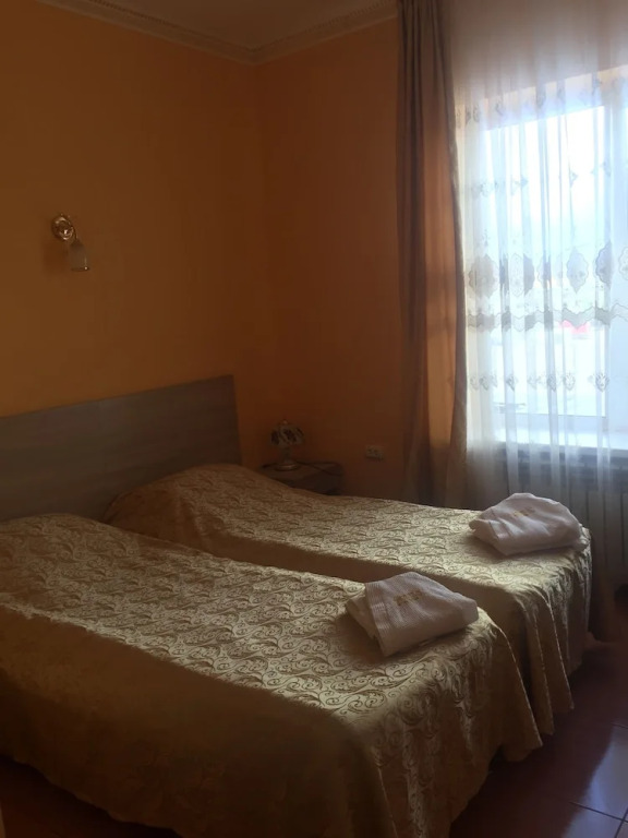 Ронаи Холл