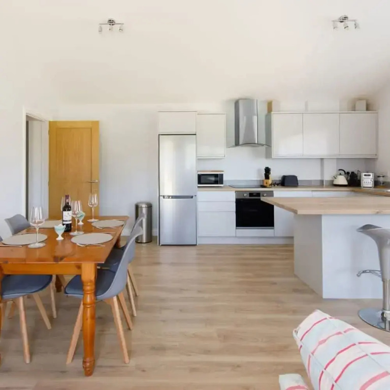 Countryside Bungalow for 4 Close to Beaches