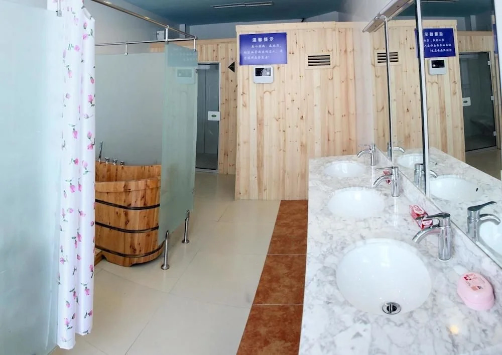 Yuci Financial Hotel