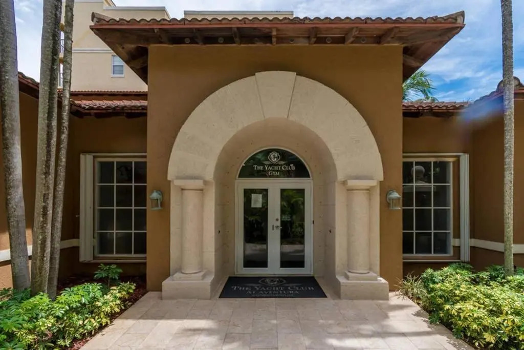 Yacht Club at Aventura 2 Bed 2 bath Luxurius Cozy Brand New 2020