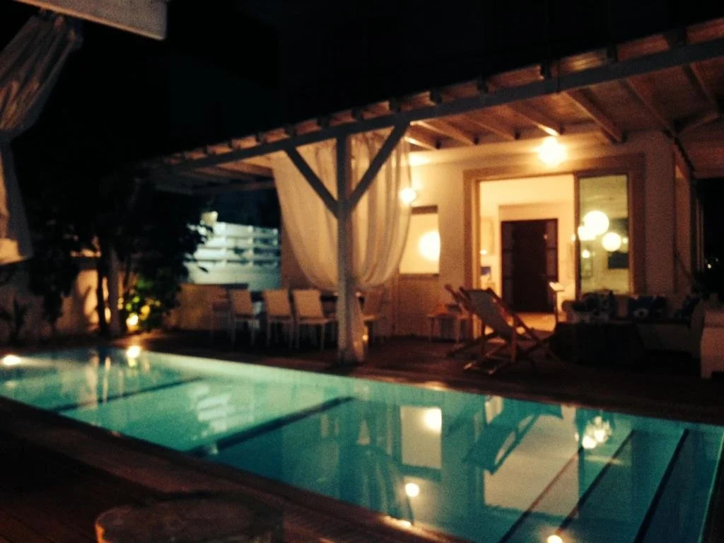Riverland Villa