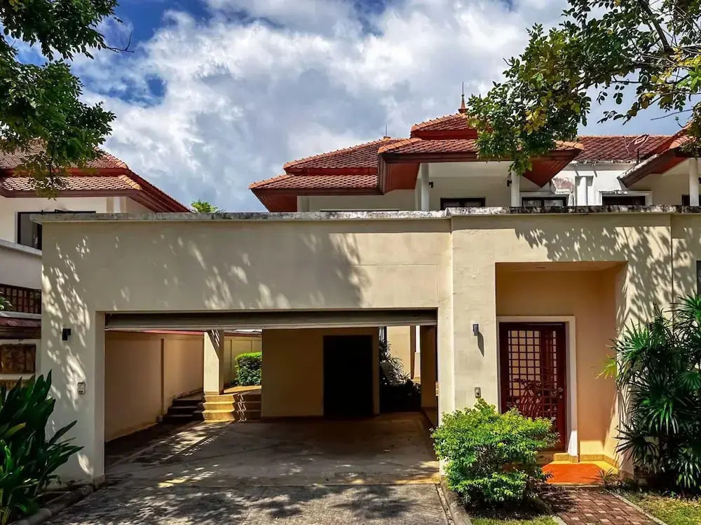 3Bed Villa - Sleeps 6 - Pool Garden Balcony