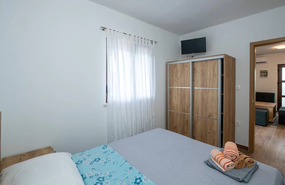 Awesome Home In Nedescina