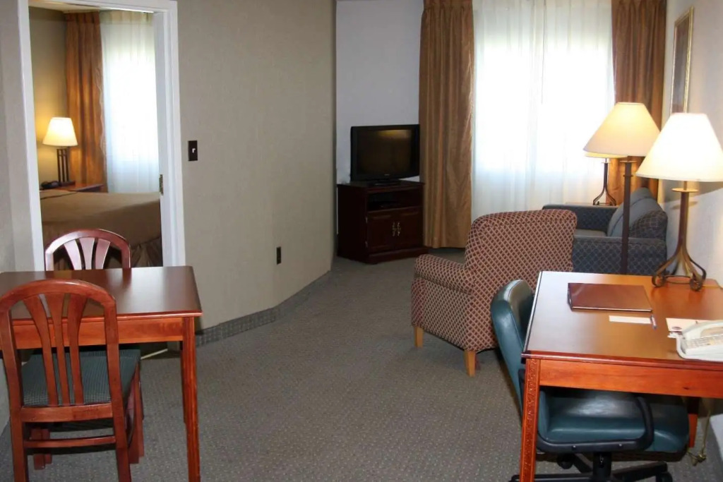 Host Inn an All Suites Hotel