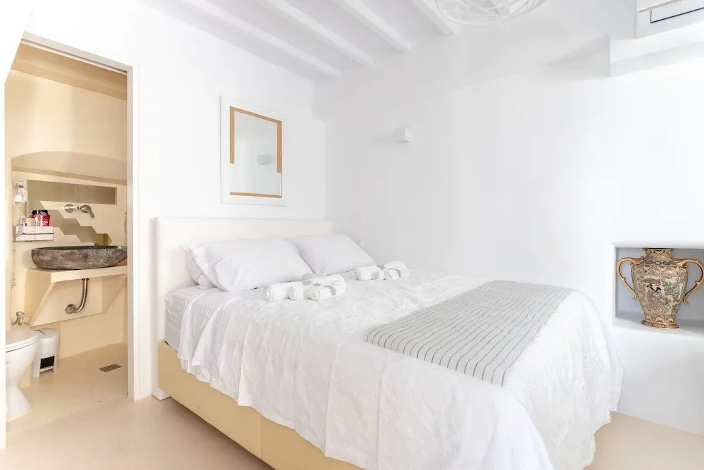 aníko suites Chora