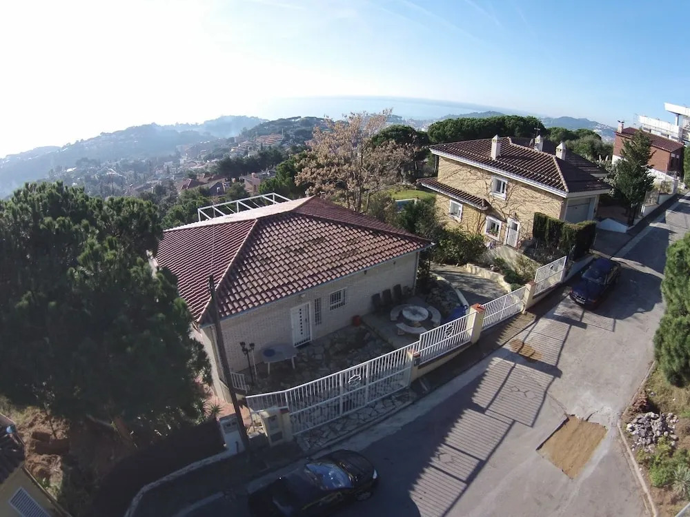 LLoret de Mar- Well-equipped modern villa with pool and seaview for 10 persons