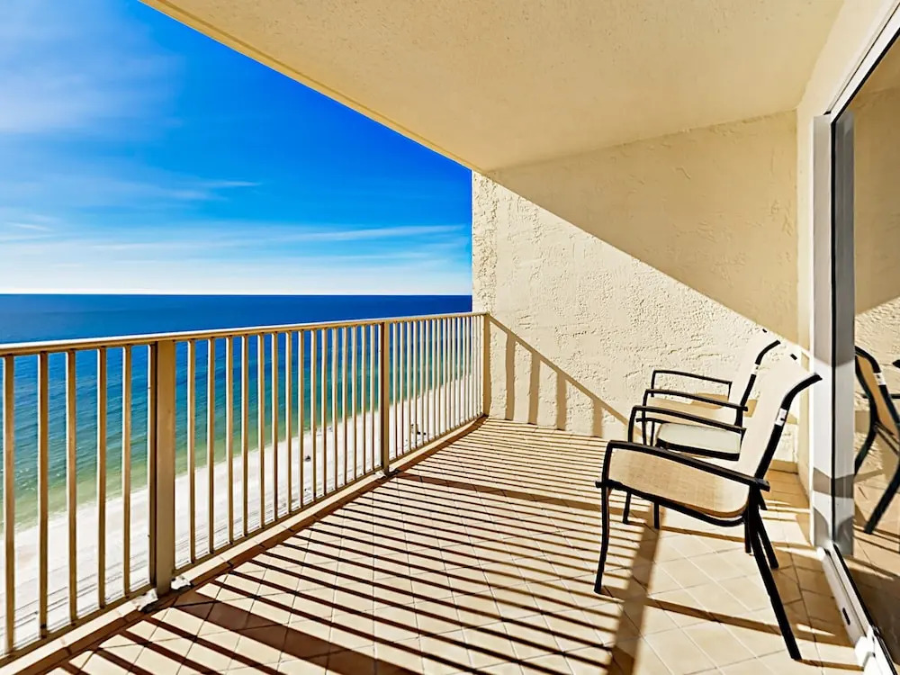 Resort-Style Unit 1113 - 2 Br Condo