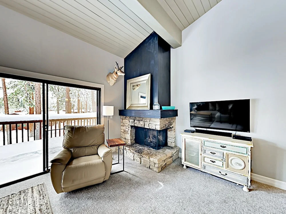 Updated Pinewild W/ Deck & On-site Tennis 3 Bedroom Condo