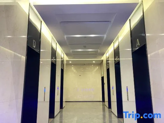 Le Ju Hotel (Zhengzhou hanghai East Road Jingkai Center Plaza subway station store)